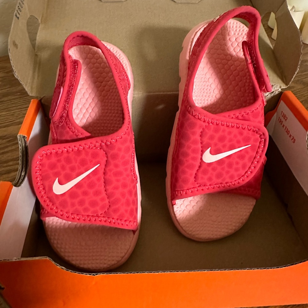 Nike! Girls toddler sunray sandals 8c
